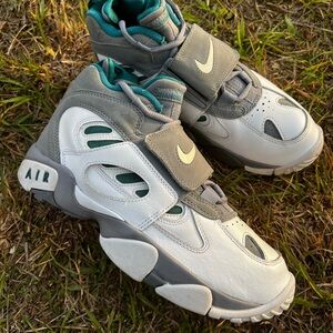 CLEAN Nike size 9 Womens Air Diamond Turf 2 Clearwater Grey shoes